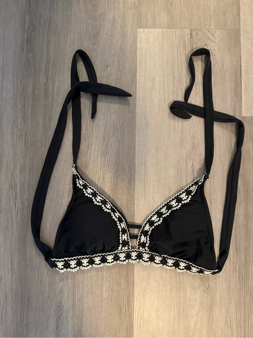 ⭐️ Kona Sol Black Bikini Top with White Crochet Trim
